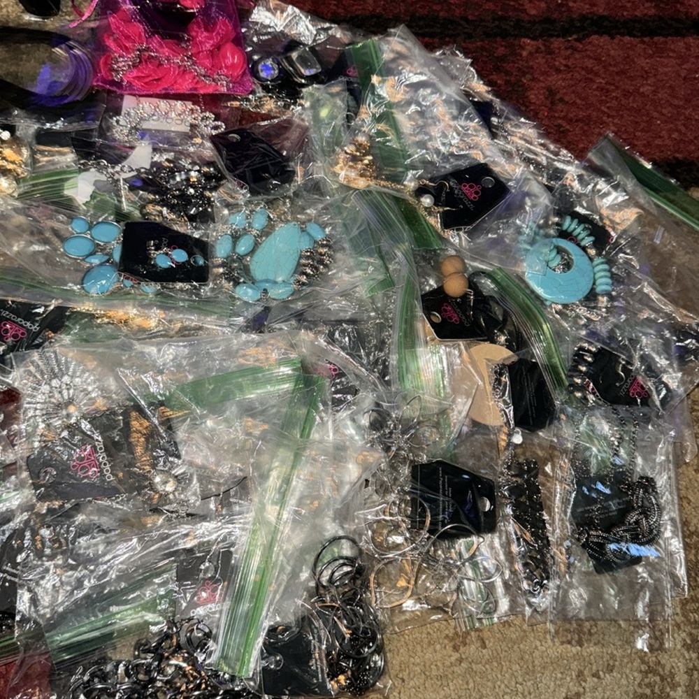 40 piece Shorter‎ Paparazzi necklaces - Picture 3 of 4